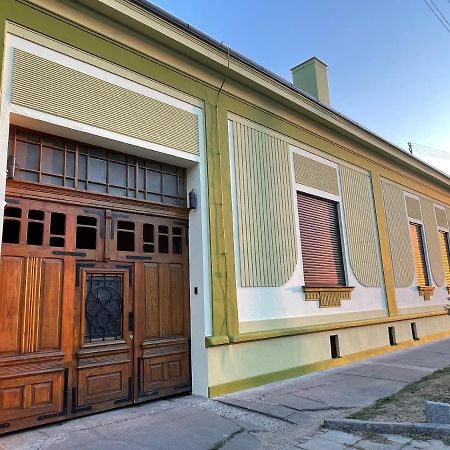 Pb Urban Garden Stay With Secured Parking Sremska Mitrovica Exterior foto