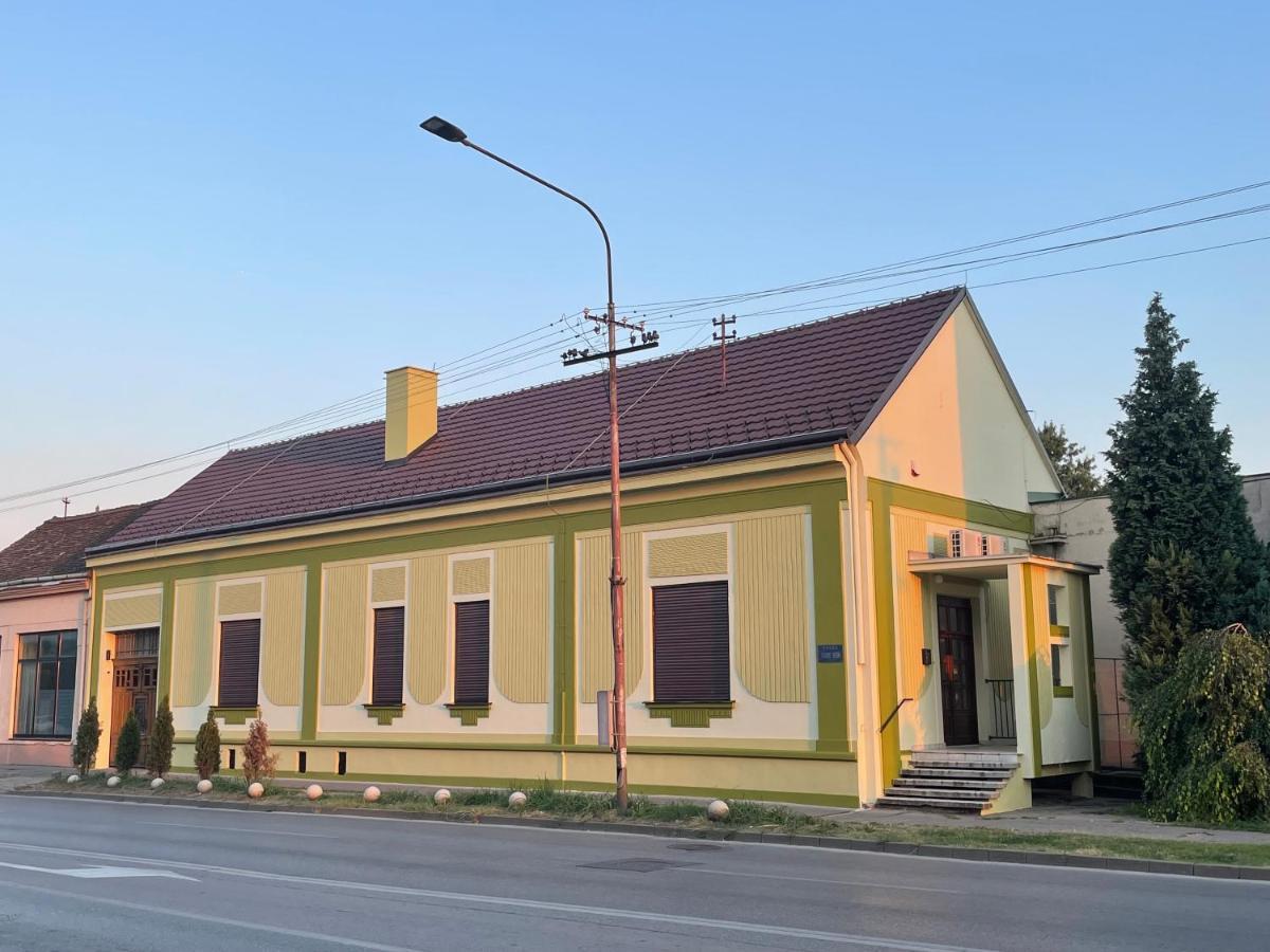 Pb Urban Garden Stay With Secured Parking Sremska Mitrovica Exterior foto