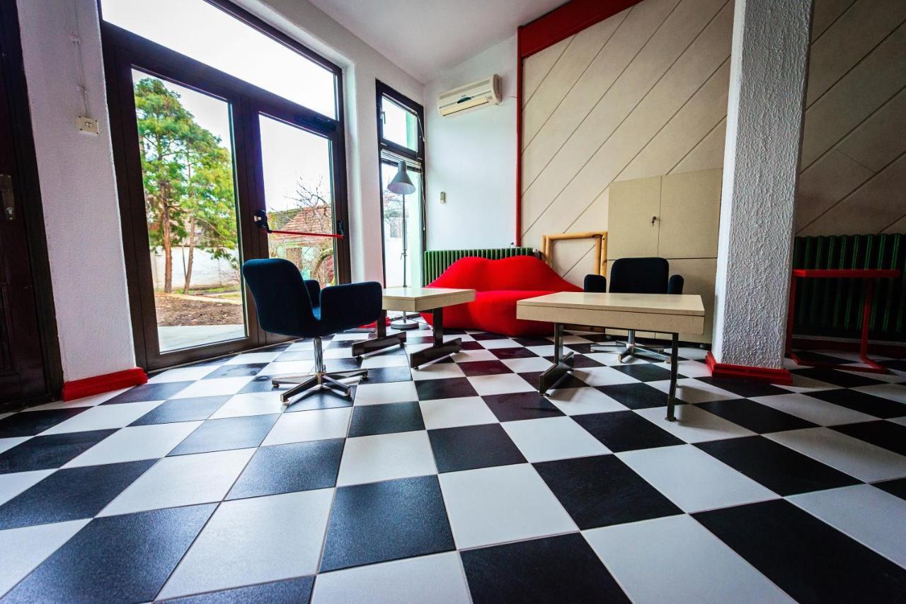 Pb Urban Garden Stay With Secured Parking Sremska Mitrovica Exterior foto